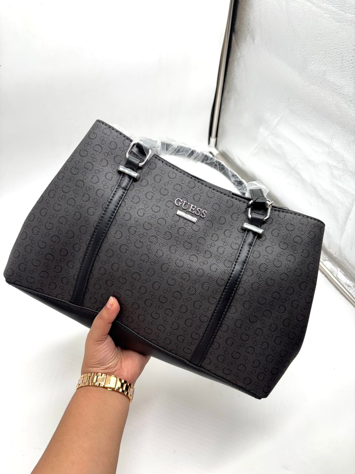 Omio Shoulder Bag
