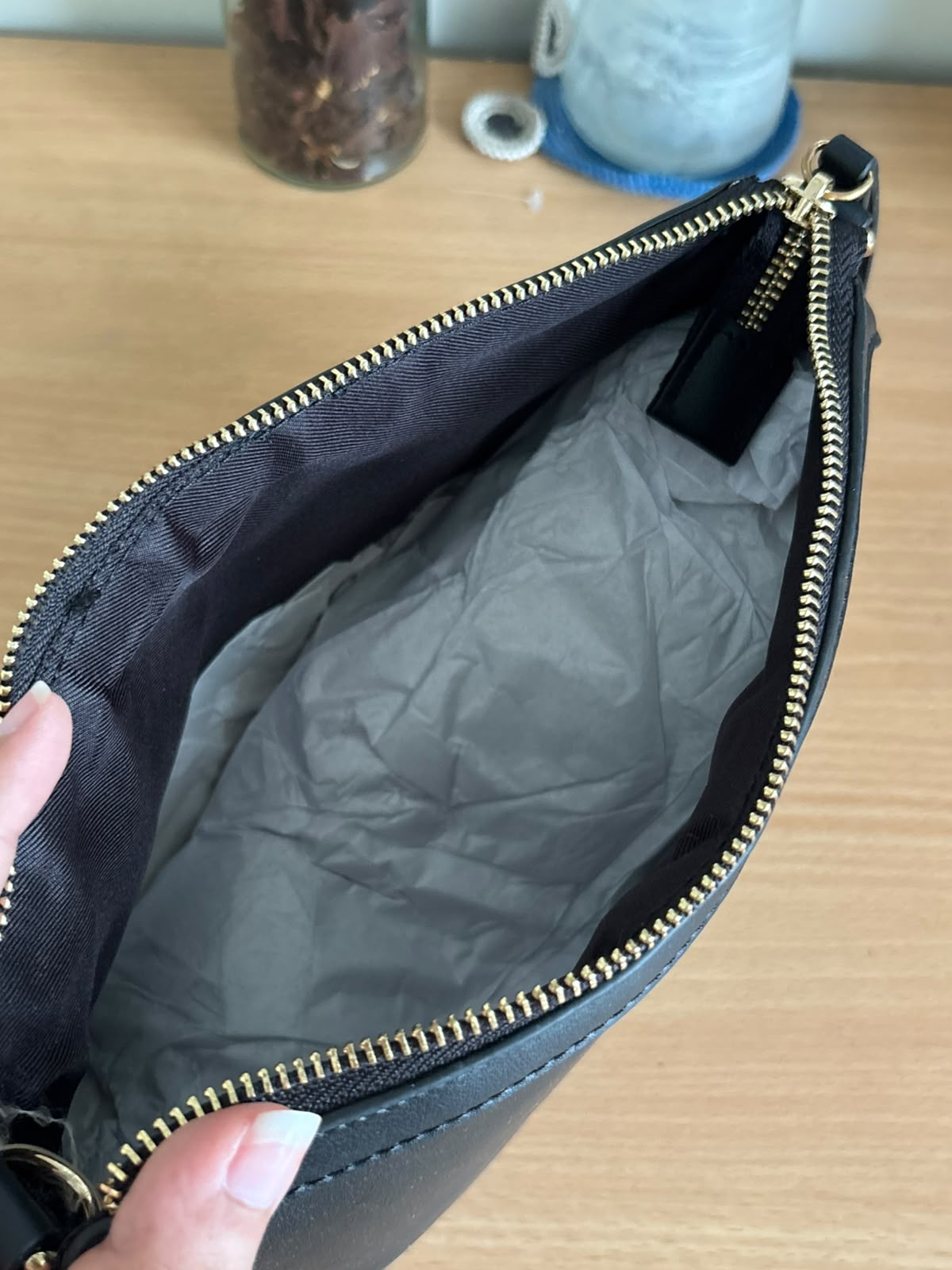 Biola Pouch bag