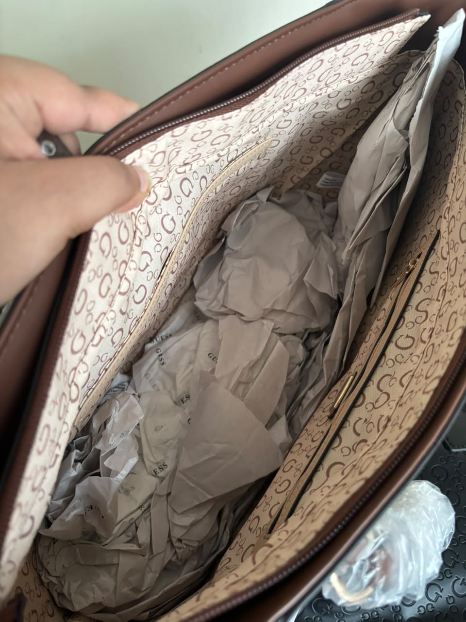 Viari Shoulder Bag